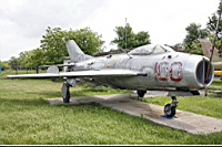 MiG-19S_Taganrog_24.05.2010-01.jpg